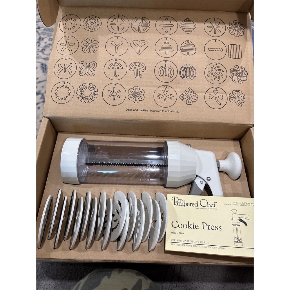 Pampered Chef Cookie Press 1525 W/ 16 Molds - Retired Complete Bake Christmas